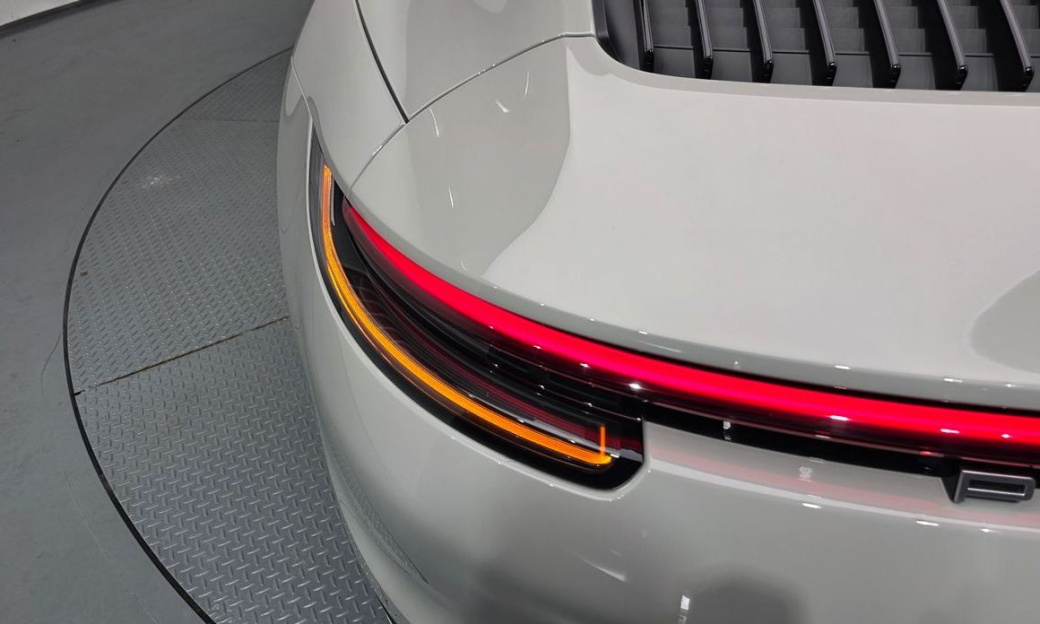Porsche 911 Carrera Cabriolet, 2024