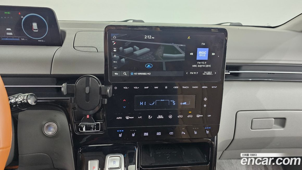 Hyundai Staria 4WD Lounge 7-Seater, 2023