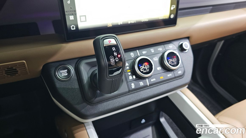 Land Rover Defender 110 P300 X-Dynamic SE, 2025