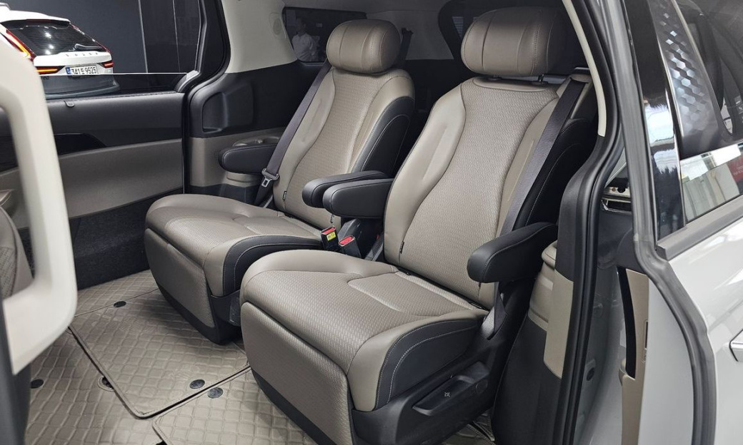 Kia Carnival 7-Seater Gravity, 2025
