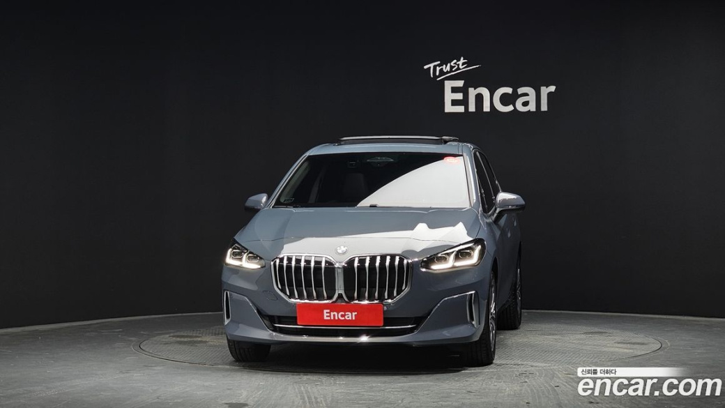 BMW 2-Series 220i Luxury, 2024