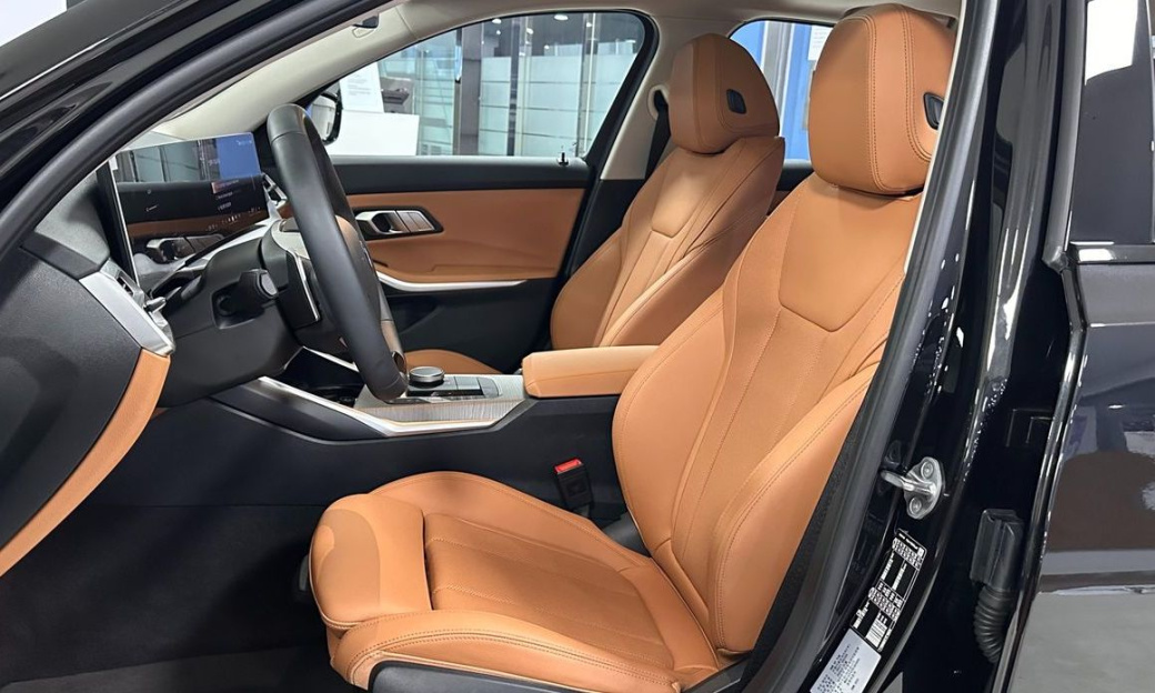 BMW 3-Series 320i, 2025