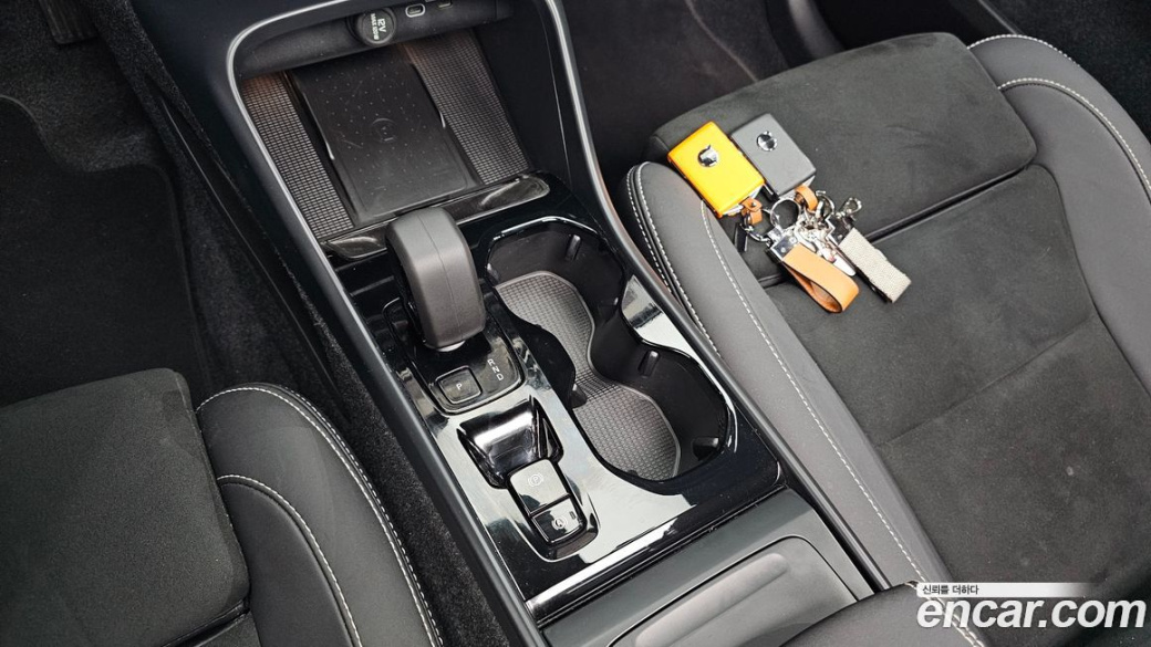 Volvo XC40 B4 Black Edition, 2025