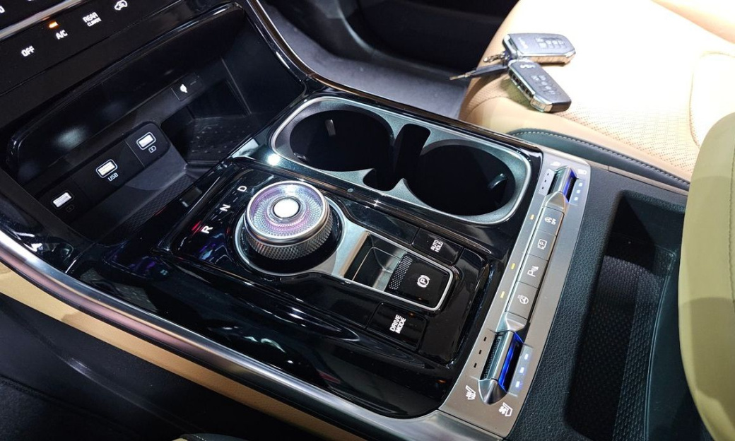 Kia Carnival 7-Seater Signature, 2022