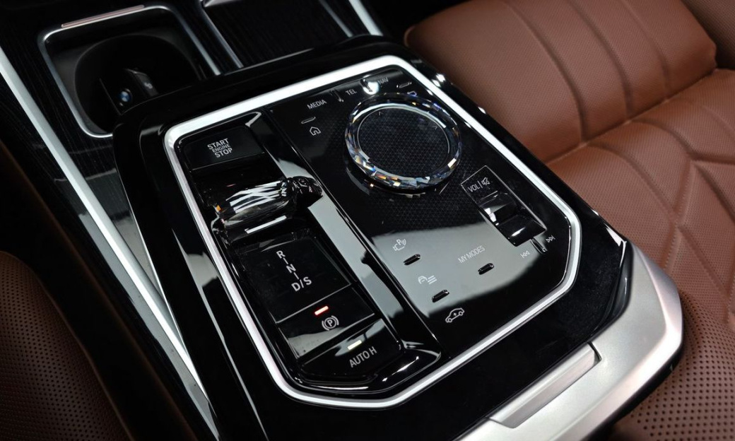BMW 7-Series 740d xDrive M Sport, 2025