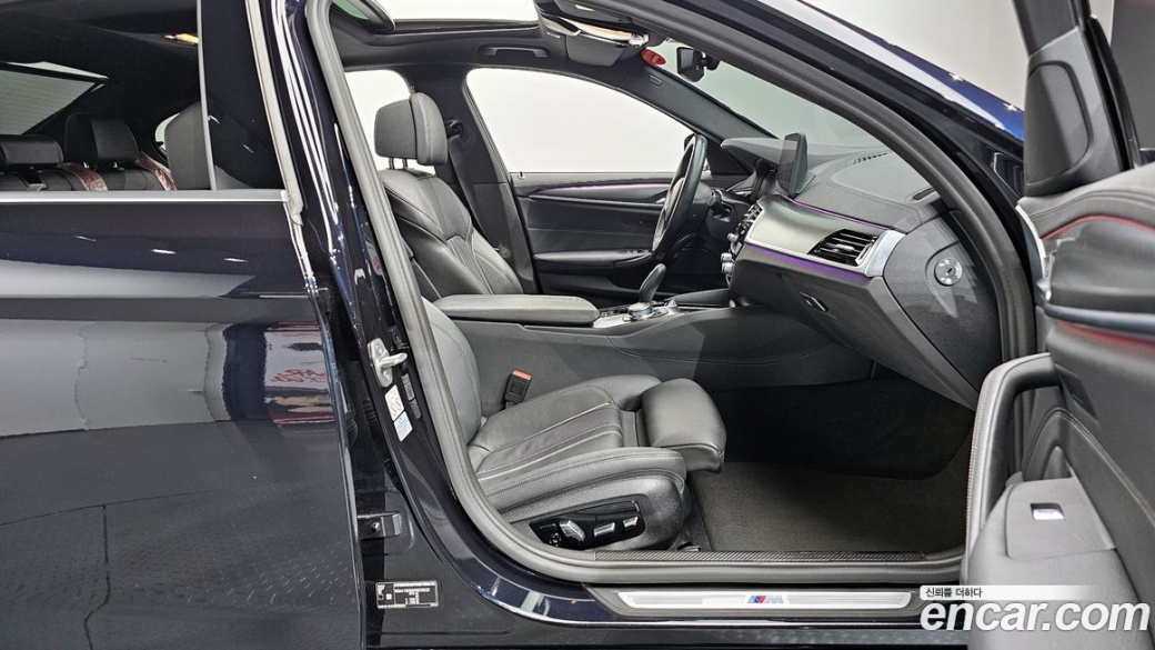 BMW 5-Series 520i M Sport, 2022