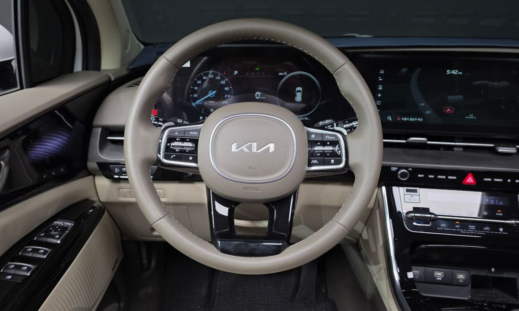 Kia Carnival 9-Seater Signature, 2023