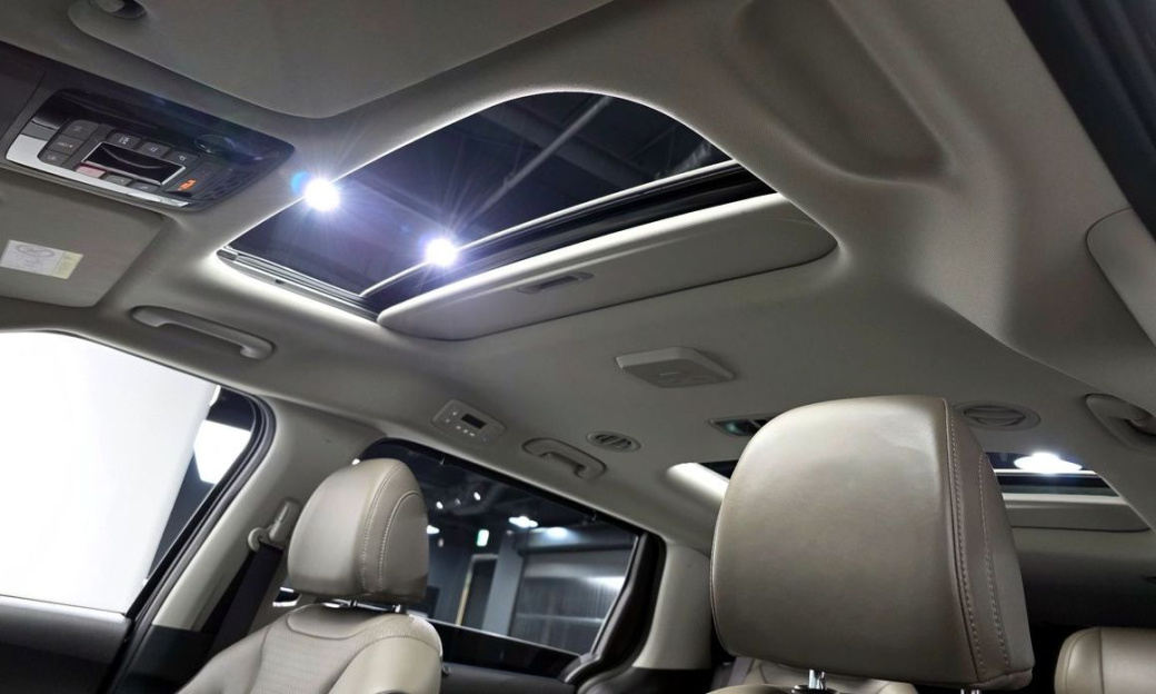 Kia Carnival 7-Seater Gravity, 2024