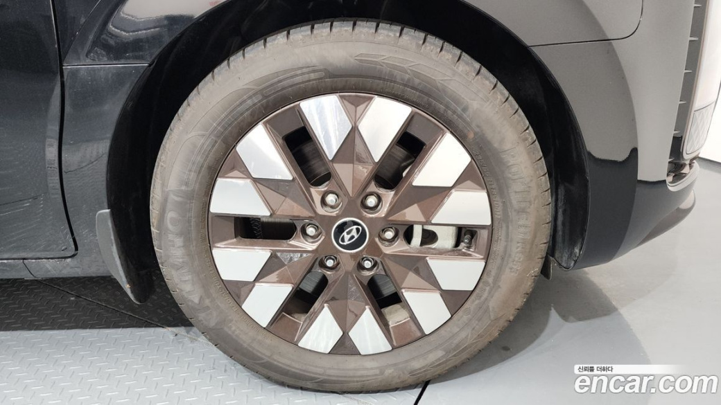 Hyundai Staria 4WD , 2022