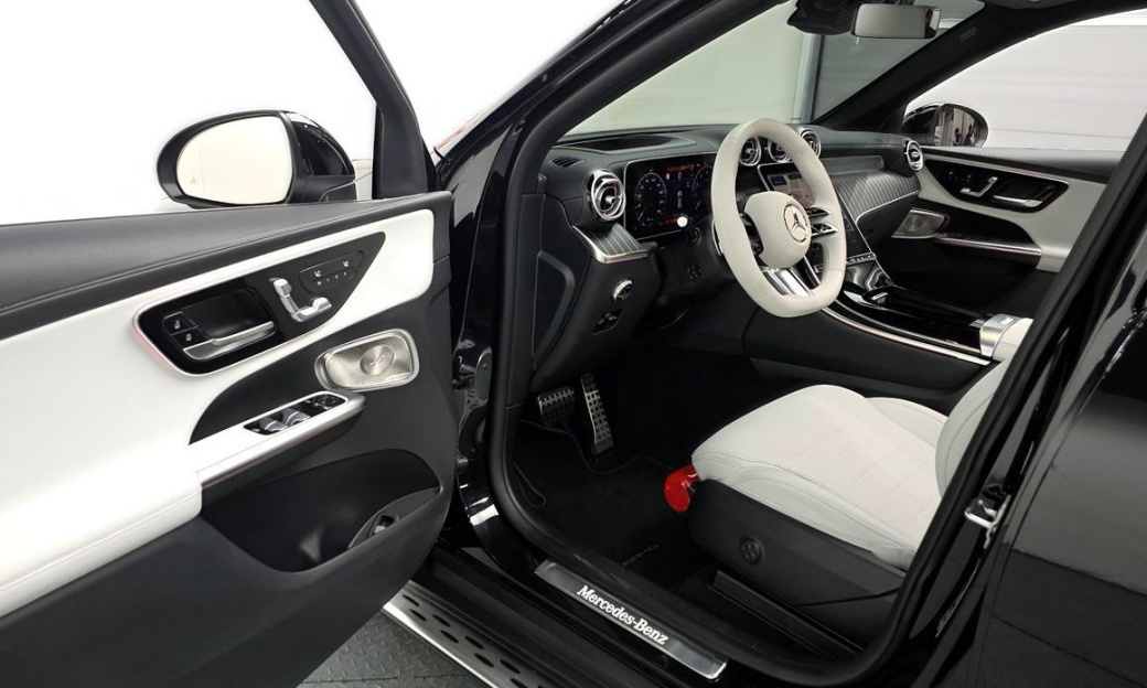 Mercedes-Benz GLC-Class GLC300 4MATIC AMG Line, 2025