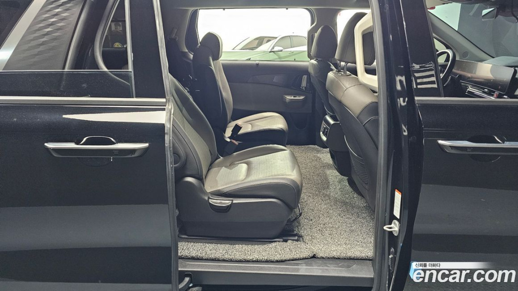 Kia Carnival 9-Seater Gravity, 2024