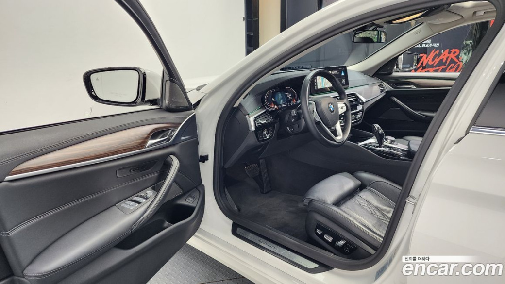 BMW 5-Series 530i xDrive Luxury, 2023