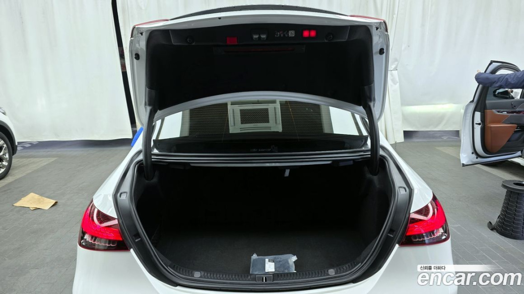 Mercedes-Benz E-Class E220d 4MATIC AMG Line, 2023