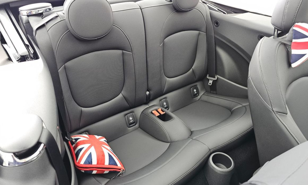 Mini Cooper Convertible Classic, 2024