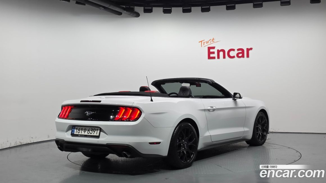 Ford Mustang Convertible, 2021