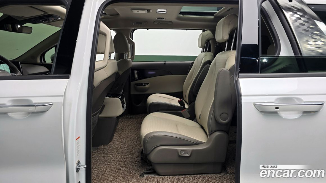 Kia Carnival 9-Seater Signature, 2023