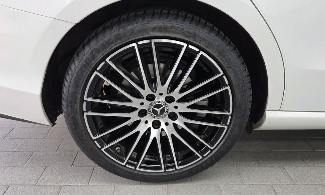 Mercedes-Benz C-Class C300 4MATIC Avantgarde, 2024