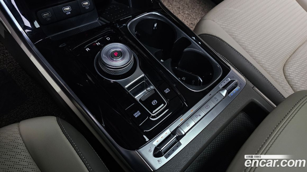 Kia Carnival 7-Seater Signature, 2023