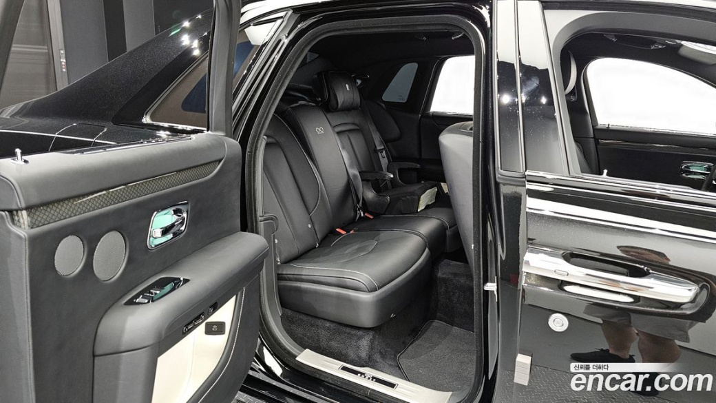 Rolls-Royce Ghost 6.7 V12 Black Badge, 2023