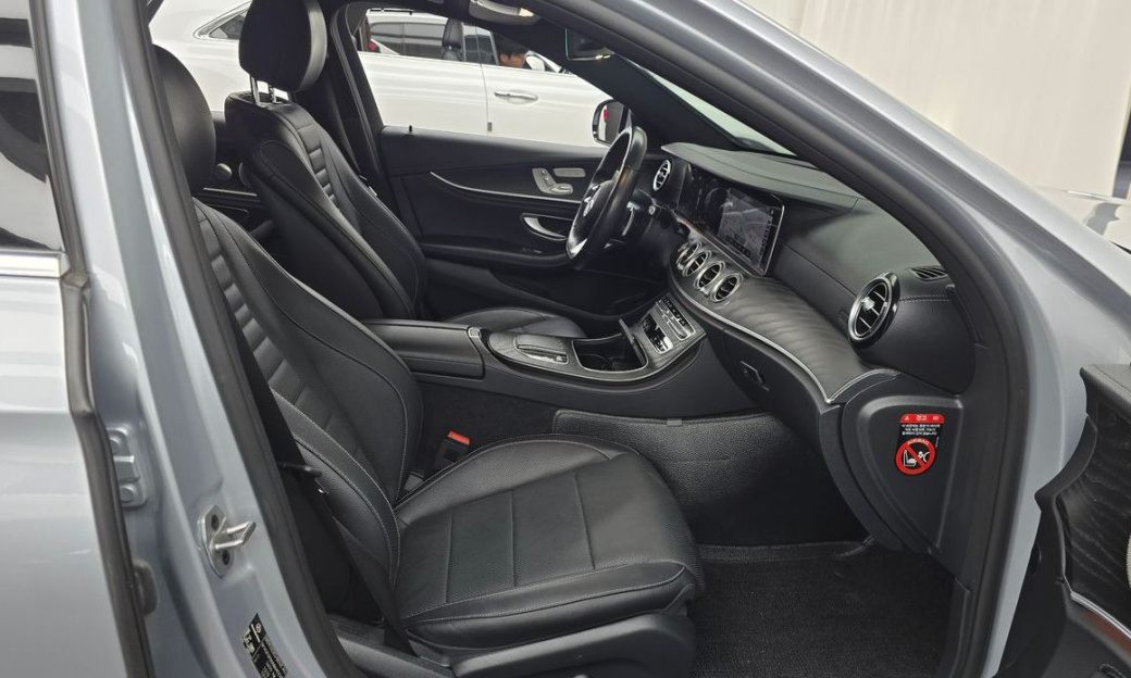 Mercedes-Benz E-Class E220d 4MATIC AMG Line, 2022
