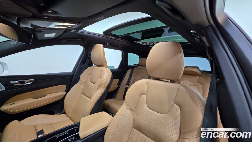 Volvo XC60 B5 Inscription, 2022