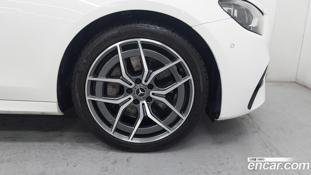 Mercedes-Benz E-Class E220d 4MATIC AMG Line, 2023