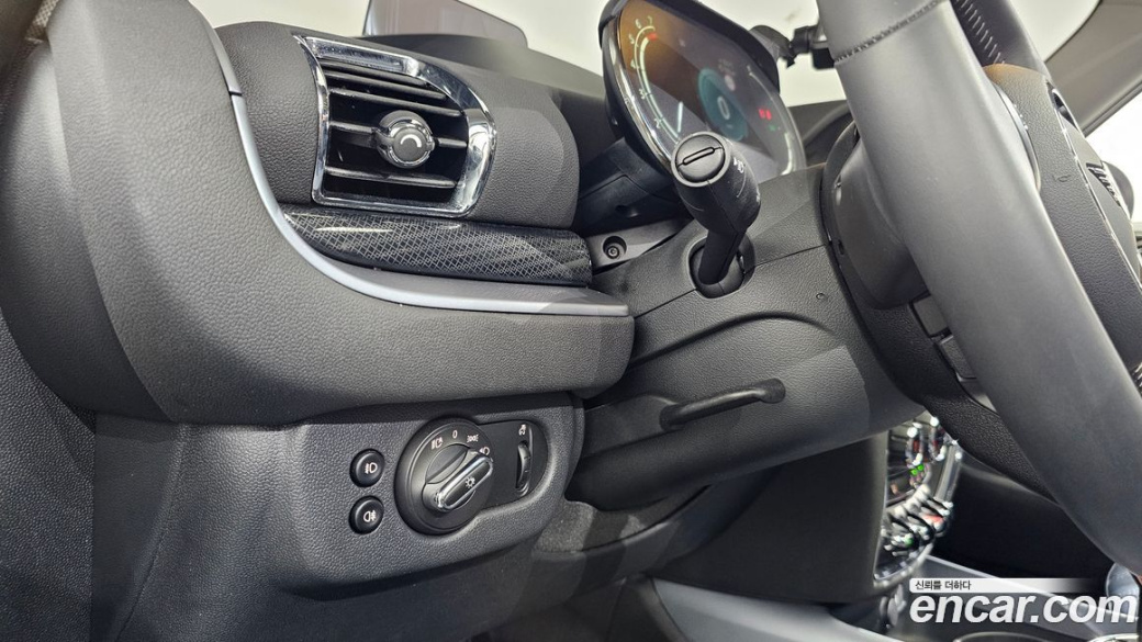 Mini Clubman Classic Launch Pack, 2023