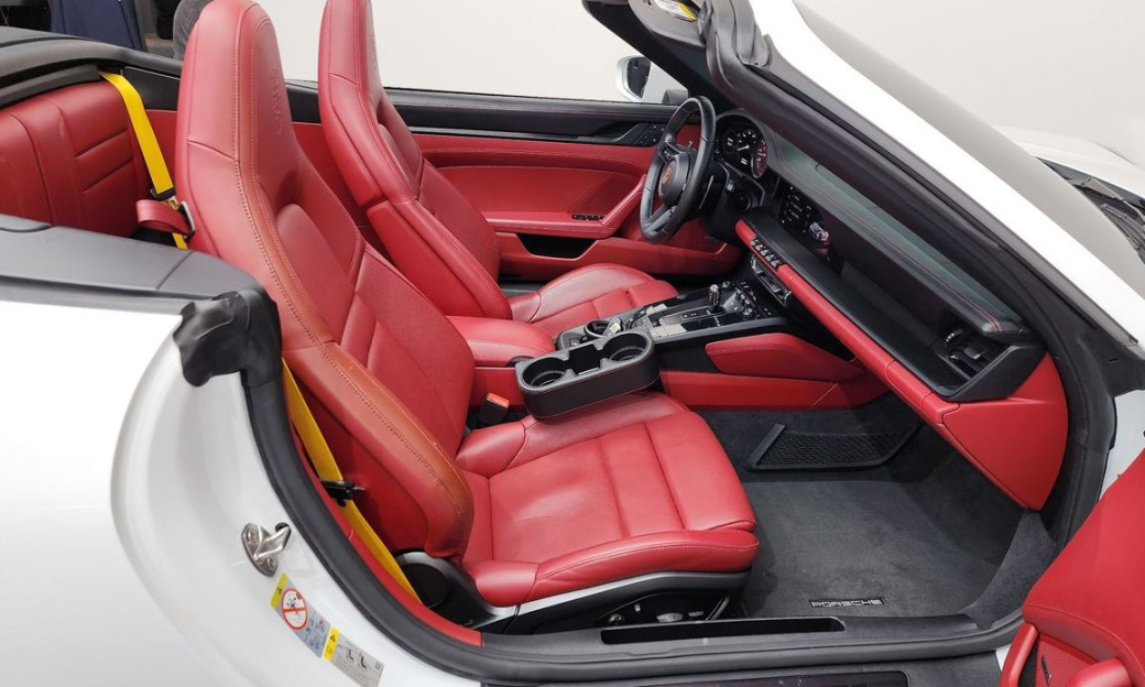 Porsche 911 Carrera GTS Cabriolet, 2022