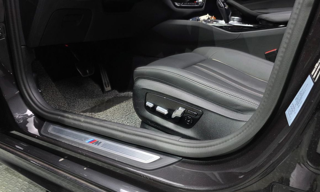 BMW 5-Series 520i M Sport, 2023
