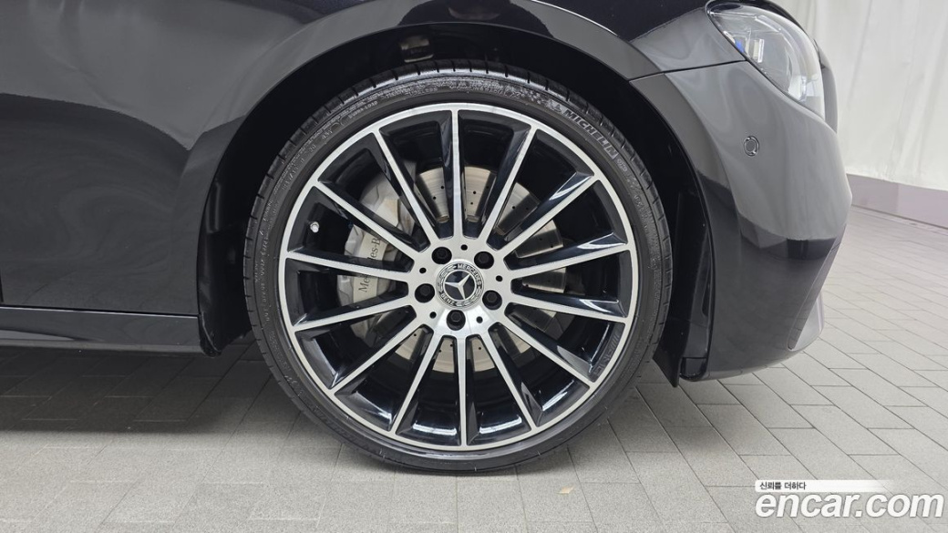 Mercedes-Benz E-Class E350 4MATIC AMG Line, 2023