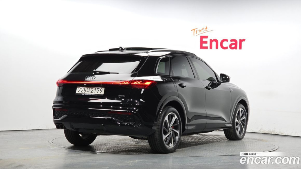 Audi Q5 40 TDI Quattro S Line Black Edition, 2025