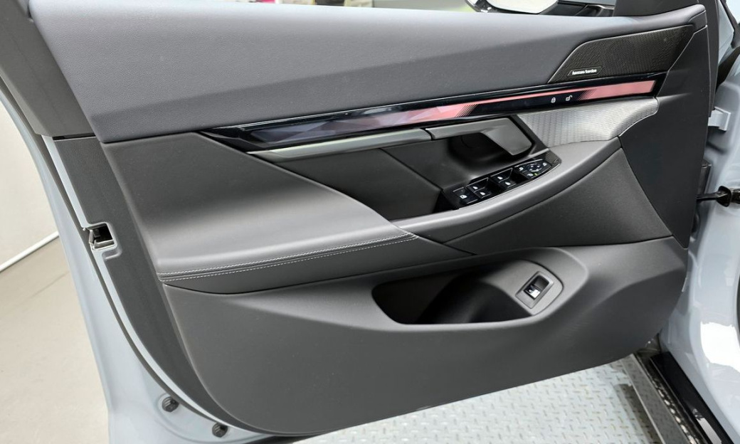 BMW 5-Series 520i M Sport, 2025