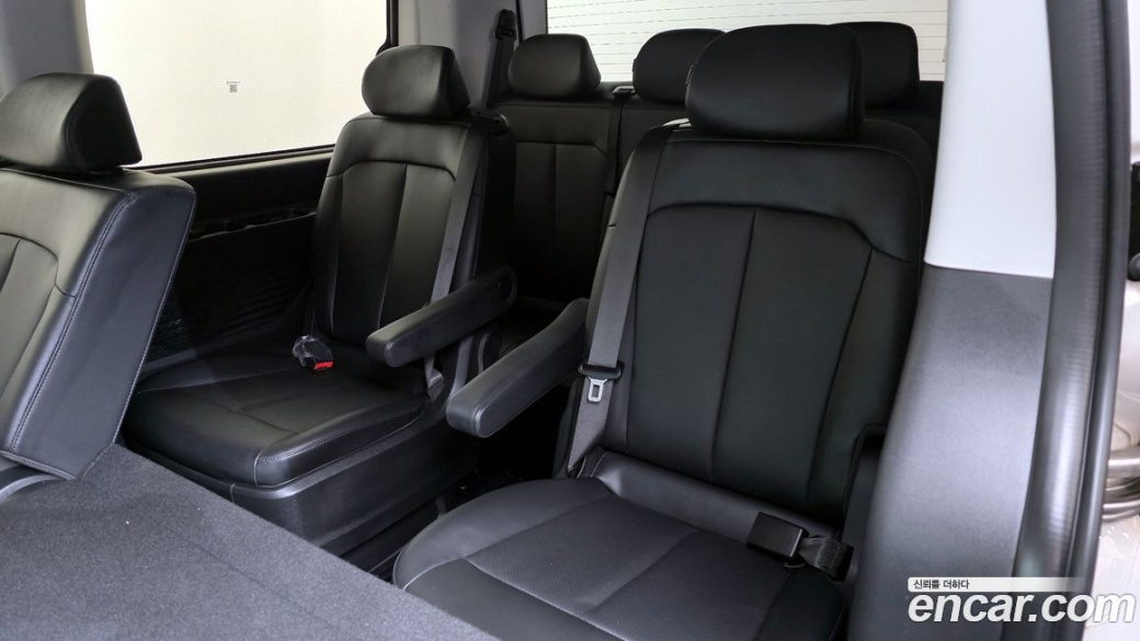 Hyundai Staria 4WD Tourer 11-Seater, 2025