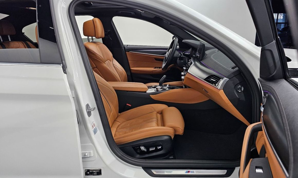 BMW 5-Series 520i M Sport, 2023