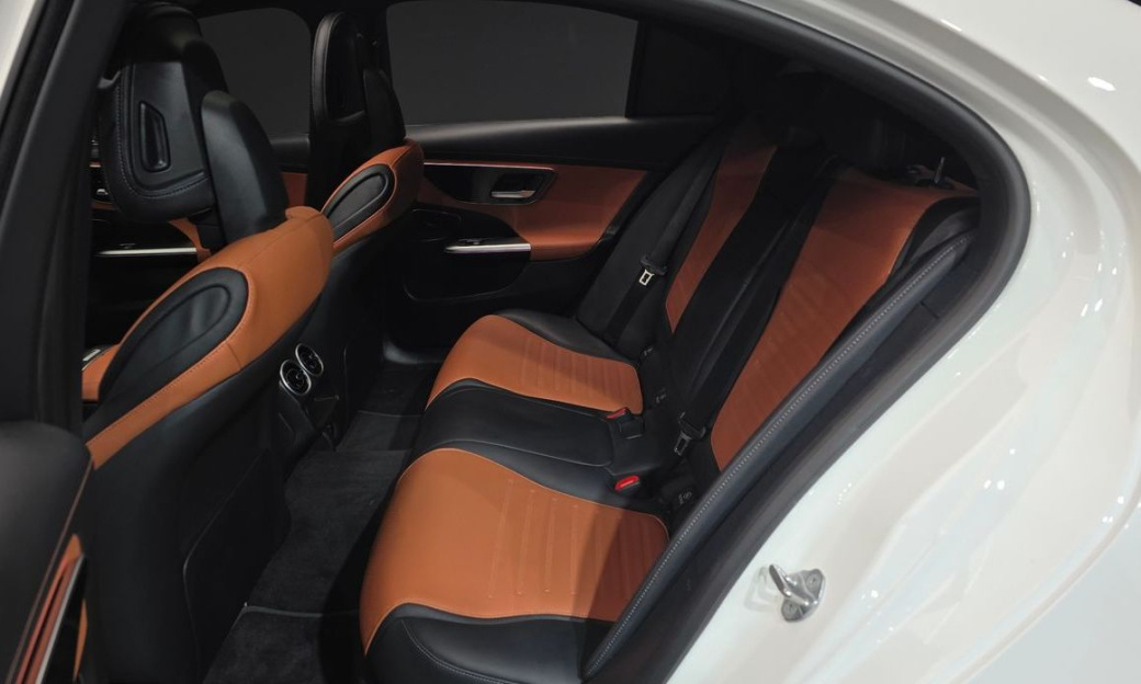 Mercedes-Benz C-Class C300 4MATIC AMG Line, 2023