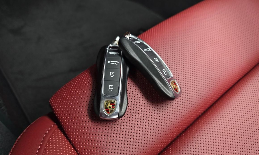 Porsche 911 Carrera 4S Cabriolet, 2024