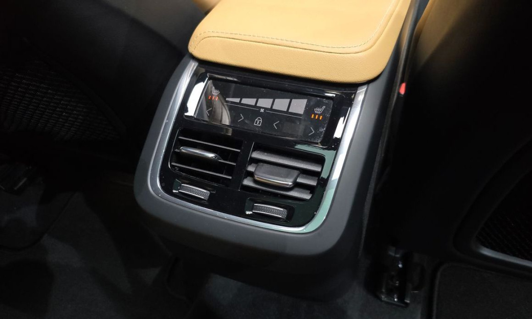Volvo XC60 B5 Ultimate Bright, 2023