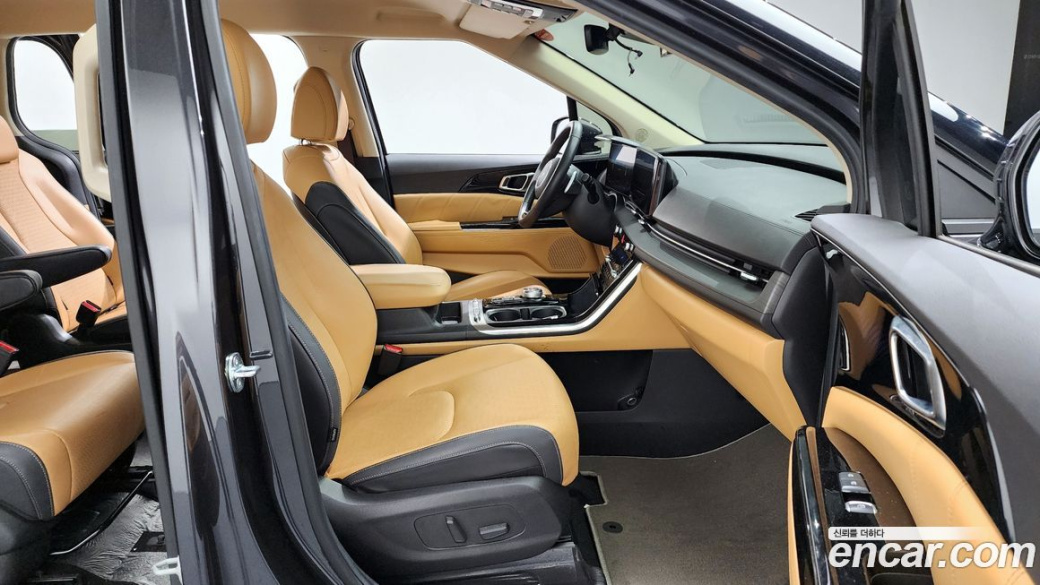 Kia Carnival 9-Seater Signature, 2023