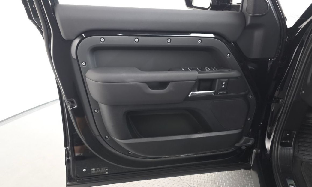 Land Rover Defender 130 P400 Outbound, 2025