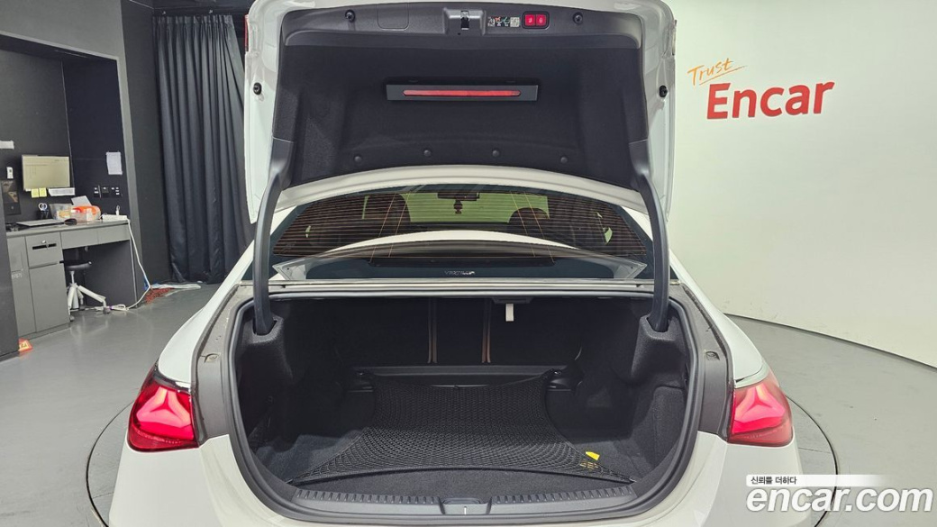 Mercedes-Benz E-Class E200 Avantgarde, 2024