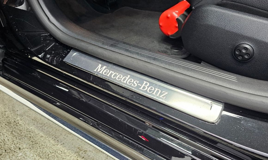 Mercedes-Benz E-Class E300 4MATIC Exclusive, 2025