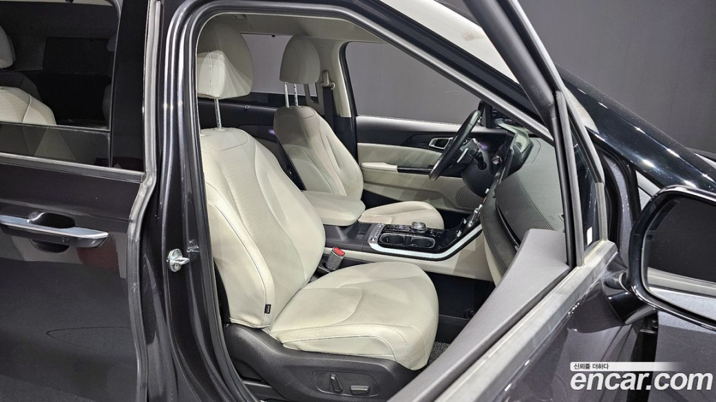 Kia Carnival 9-Seater Signature, 2022
