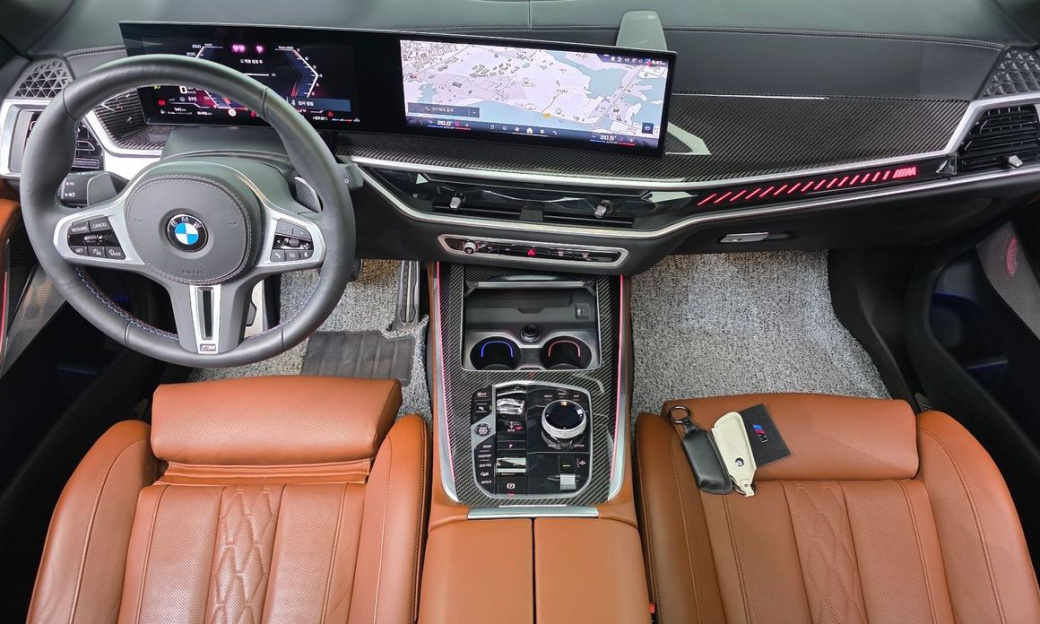 BMW X5 M60i, 2025