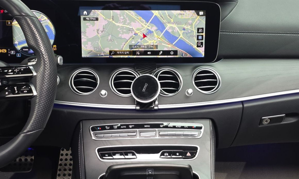 Mercedes-Benz E-Class E220d 4MATIC AMG Line, 2022