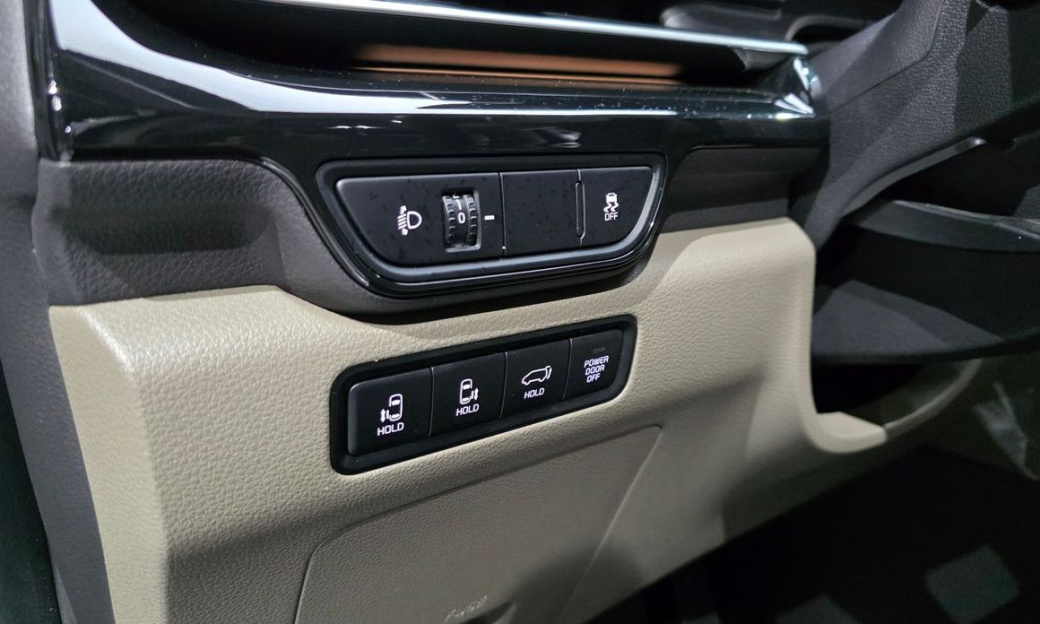 Kia Carnival 7-Seater Signature, 2024