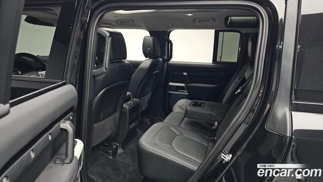 Land Rover Defender 110 D250 SE, 2023