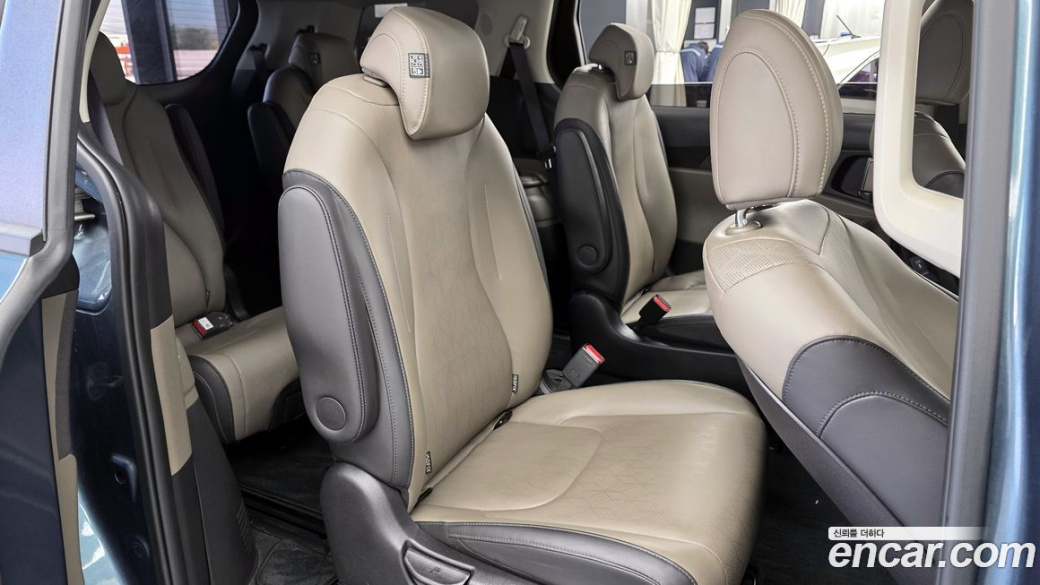 Kia Carnival 9-Seater Prestige, 2024