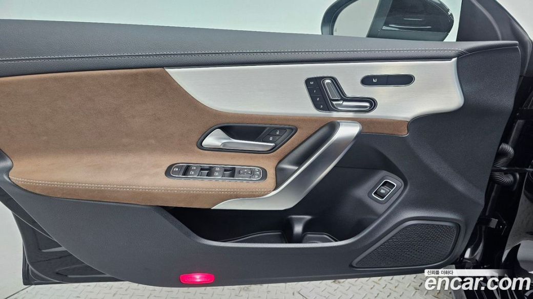 Mercedes-Benz CLA-Class CLA250 4MATIC, 2025