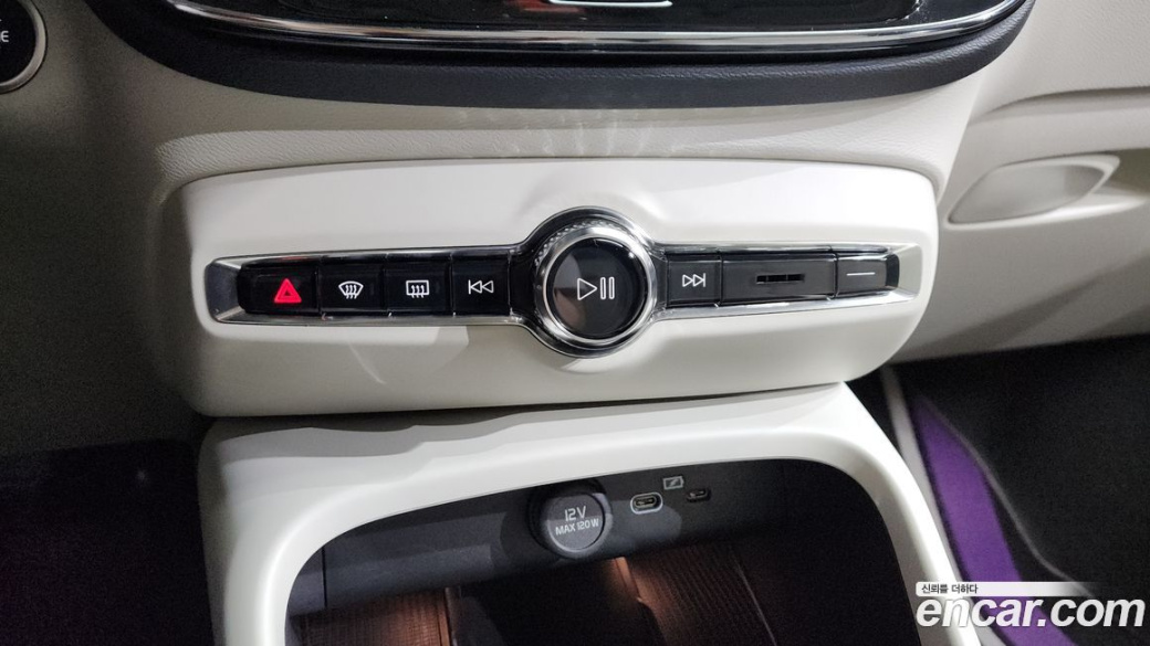 Volvo XC40 B4 Ultimate Bright, 2024