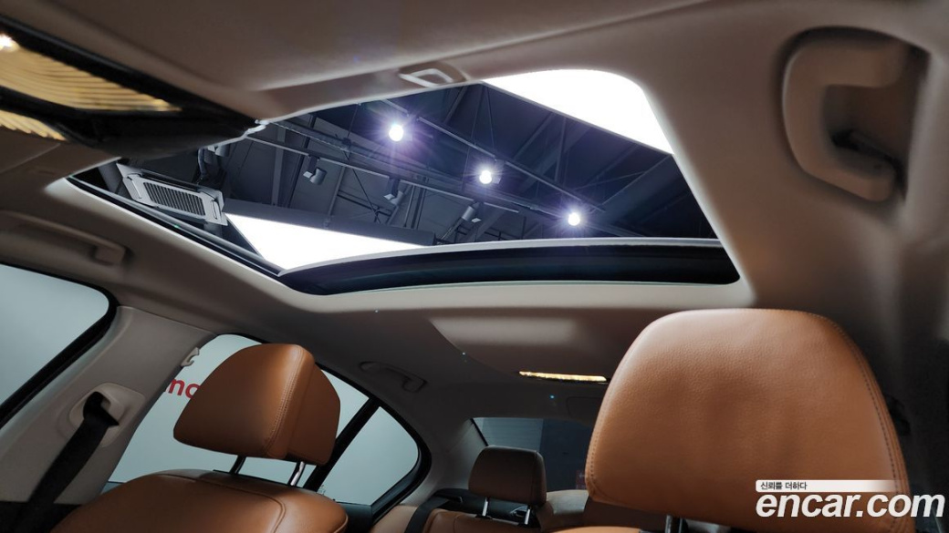 BMW 5-Series 520i Luxury, 2022